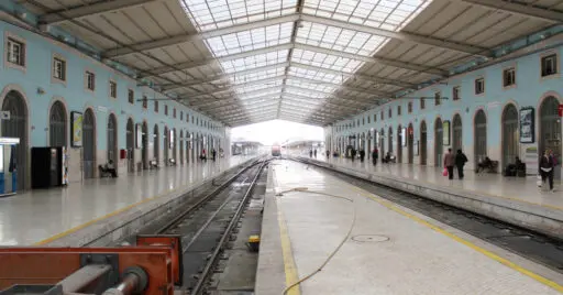 Andenes de la estación lisboeta de Santa Apolonia. METRO CENTRIC