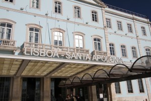 Fachada de la estación Santa Apolonia de Lisboa. Foto: Ashley Wilson.