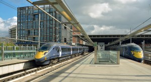 Trenes de la serie 395 en los andenes de St. Pancras esperando a iniciar sus servicios por la línea de alta velocidad. Foto: Golf CL LS.