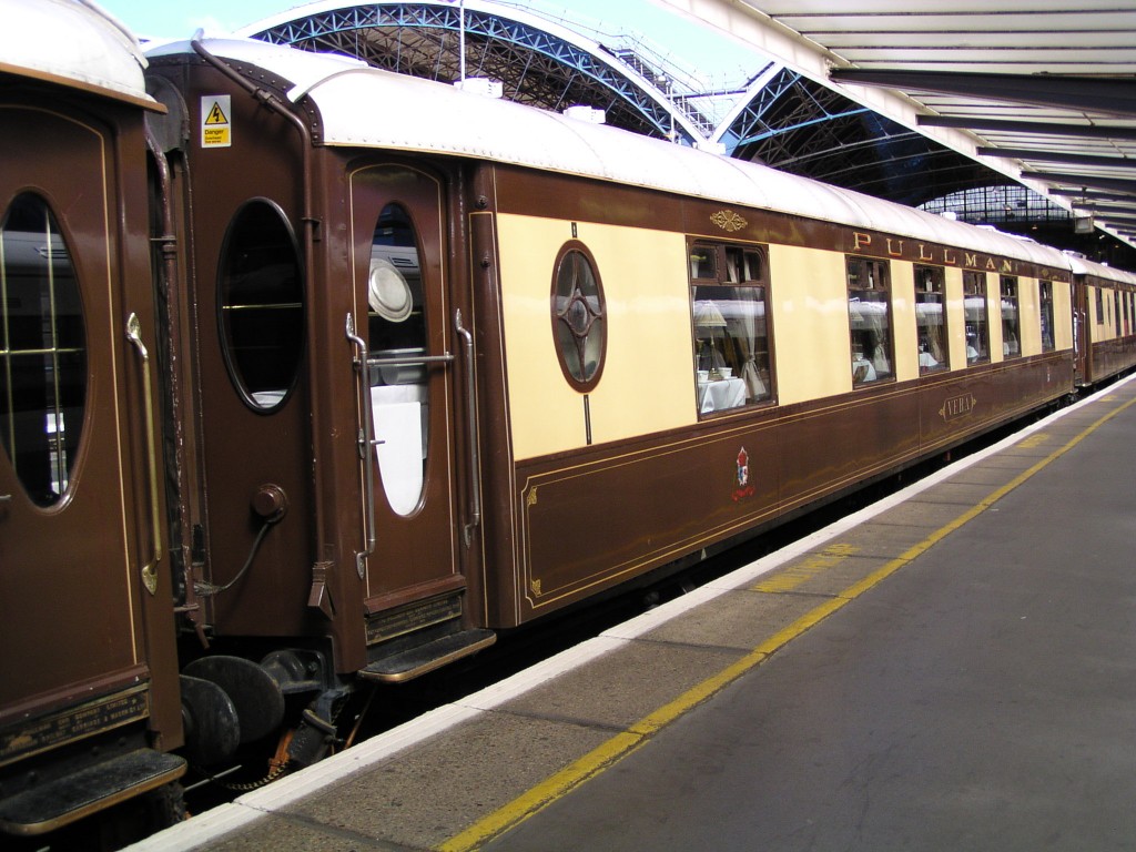 El Venice-Simplon Orient Express estacionado en Victoria, una de las estaciones de ferrocarril de Londres. Foto:Phil Scott.