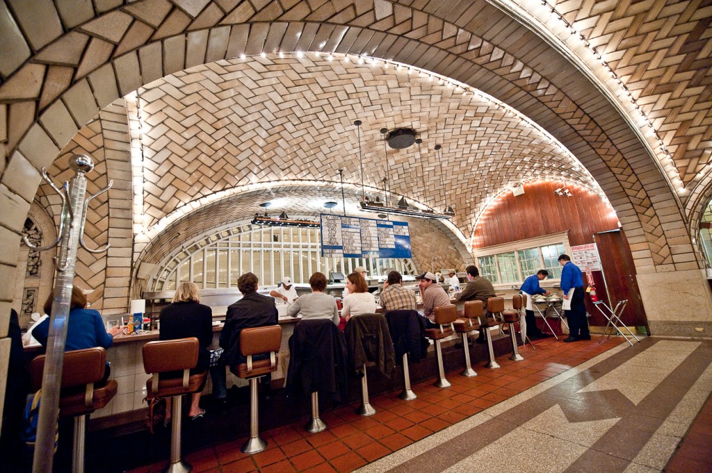 Imagen de la zona de cafetería del Oyster Bar. Foto:  Jazz Guy,