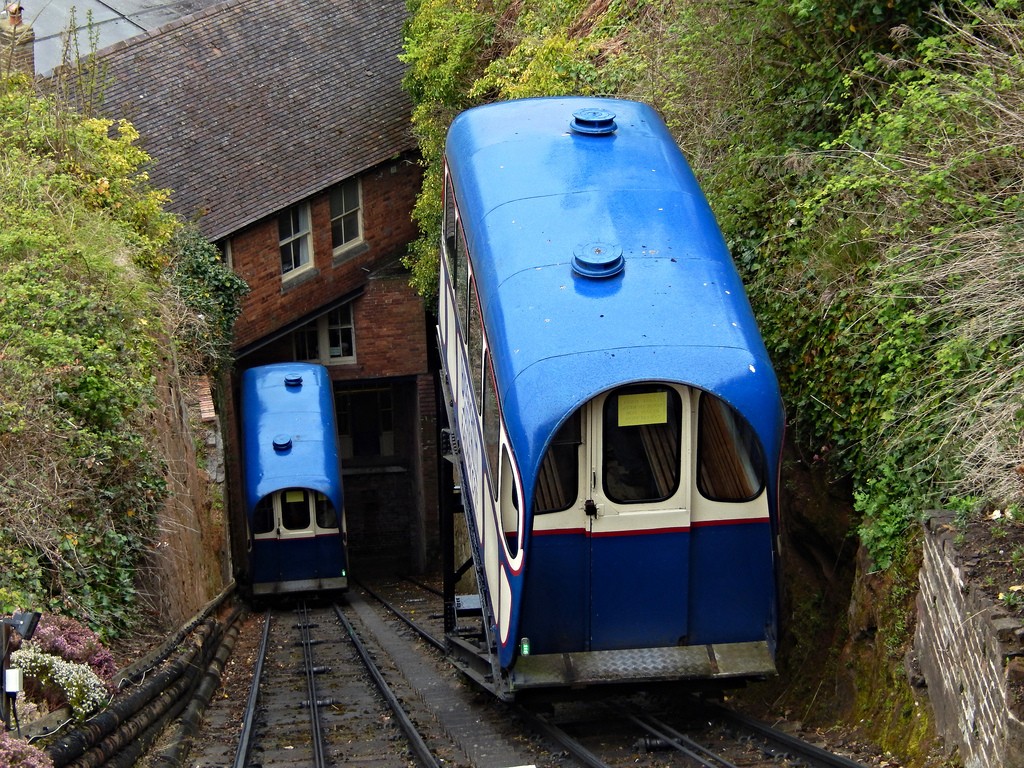 El Bridgnorth Cliff railway da servicio con dos coches que recorrer carriles paralelos. Foto: Jeremy Segrott.