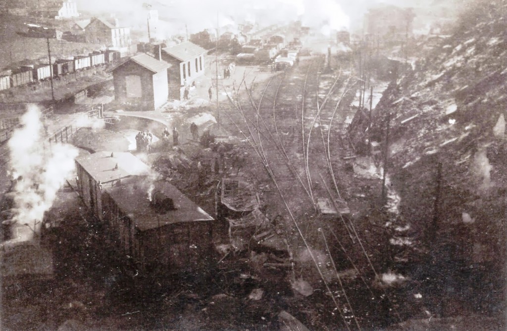 Panorámica de la estación de Torre del Bierzo poco después del accidente del túnel nº20. Foto: ALADINO ARDURA SUÁREZ.Cortesía de José Antonio Ardura vía Cuatro Lunas. 