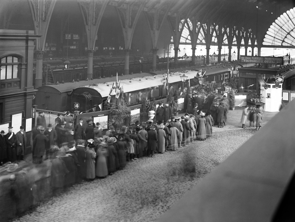 Un grupo de enfermeras en la estación de Huddersfield en 1917. El ferrocarril también servía para transportar a los heridos. Foto: The Press.