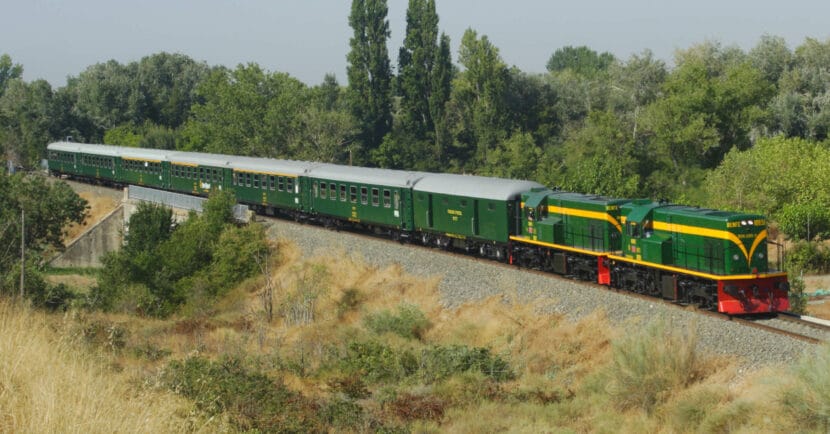 El Tren dels Llacs llegando a La Pobla