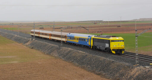 Fotografía del Tren de los 80 camino de Linares. DANIEL LUIS GÓMEZ ADENIS