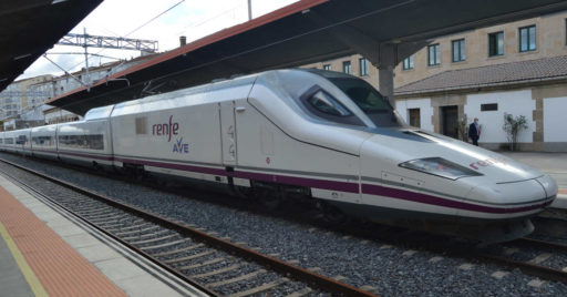 Tren AVE de Renfe en Orense. TRENEROS ZAMORA