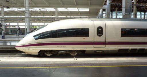 Tren AVE de Renfe, en el que estará disponible la restauración en el asiento desde el 15 de noviembre. MIGUEL BUSTOS