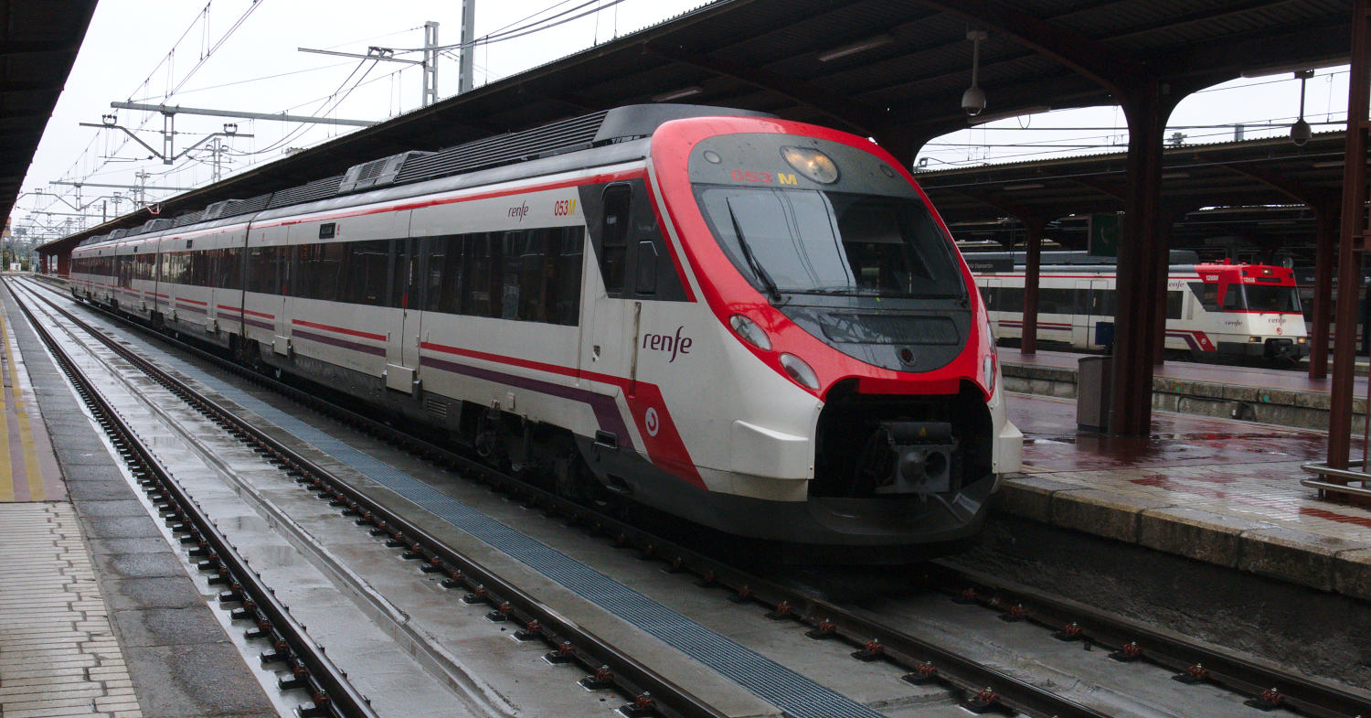 Trenes de Cercanías Madrid en la estación de Chamartín. MIGUEL BUSTOS.