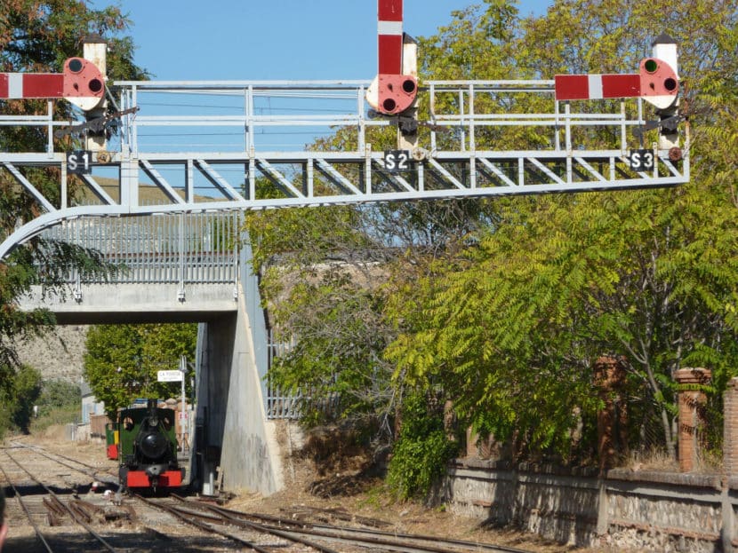 La locomotora "Arganda" llegando a La Poveda.