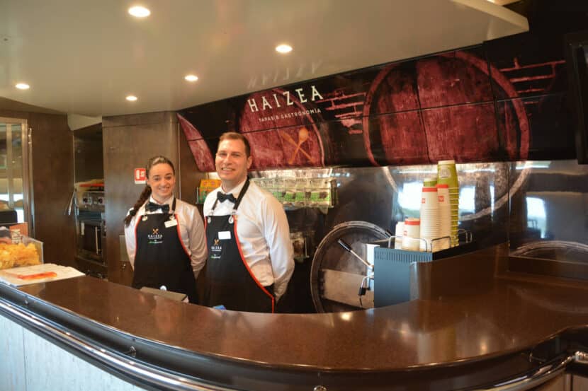 Interior de la cafetería Haizea de uno de los trenes de iryo.CRISTINA TOLOSA.