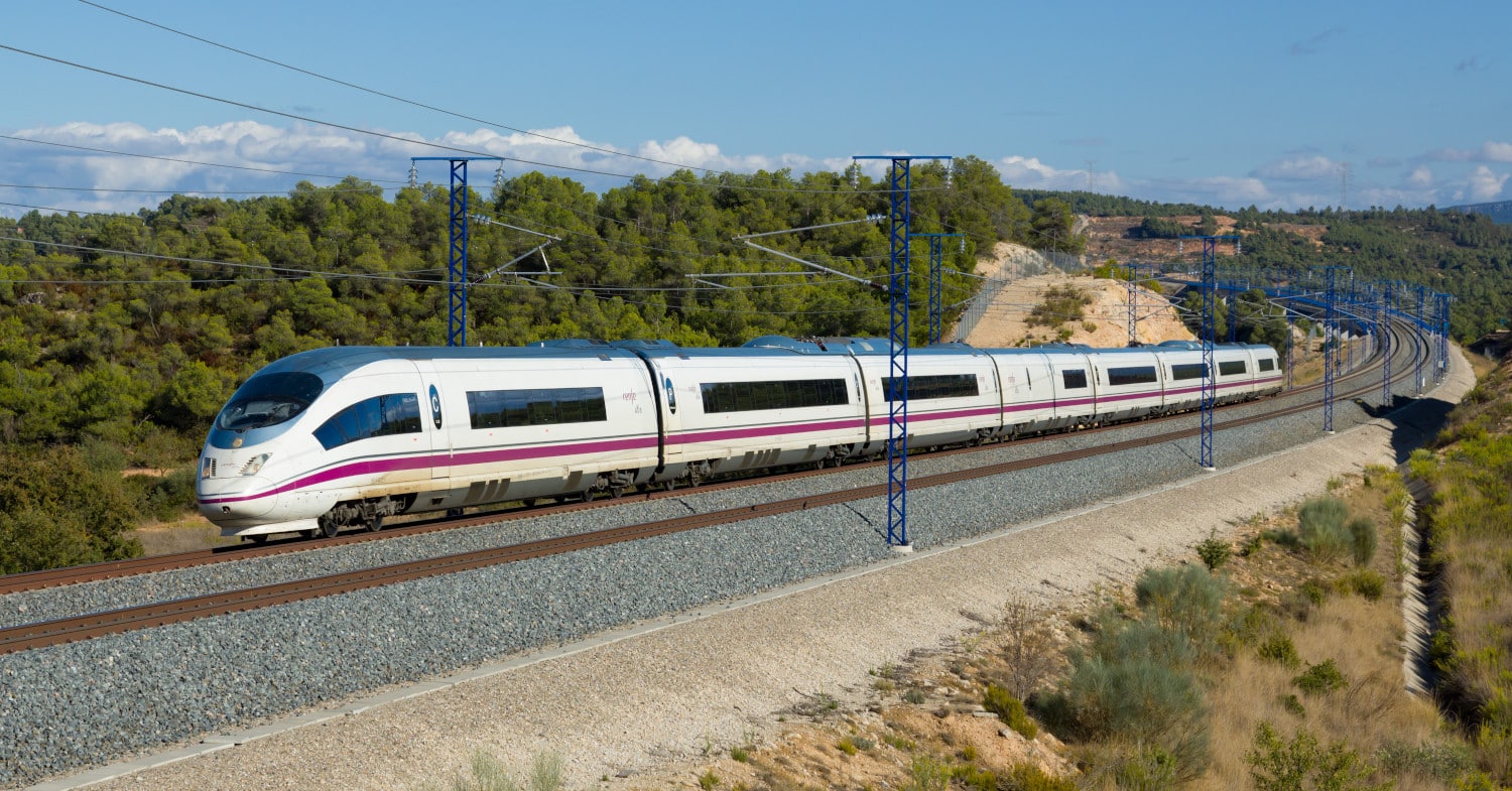 AVE Madrid-Barcelona-Figueras. KABELLGER-DAVID GUBLER DE BAHNBILDER.CH.