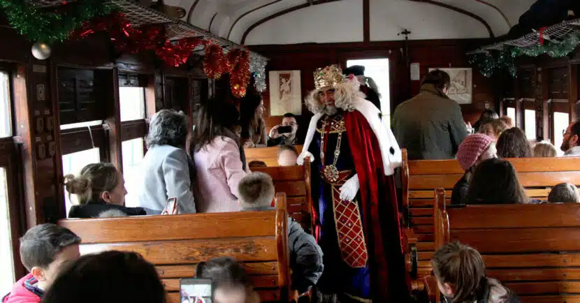 Interior del Tren de la Navidad con Sus Majestades los Reyes Magos. © FFE.
