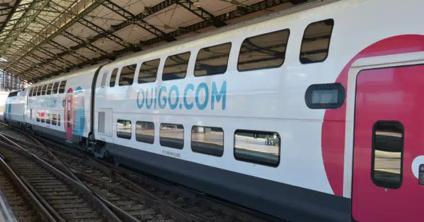 Tren de Ouigo en la estación de Valladolid Campogrande. MIGUEL BUSTOS.