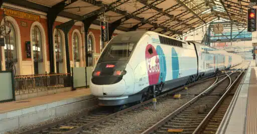 Tren inaugural de la ruta de Ouigo a Valladolid en la estación de Campogrande. MIGUEL BUSTOS.