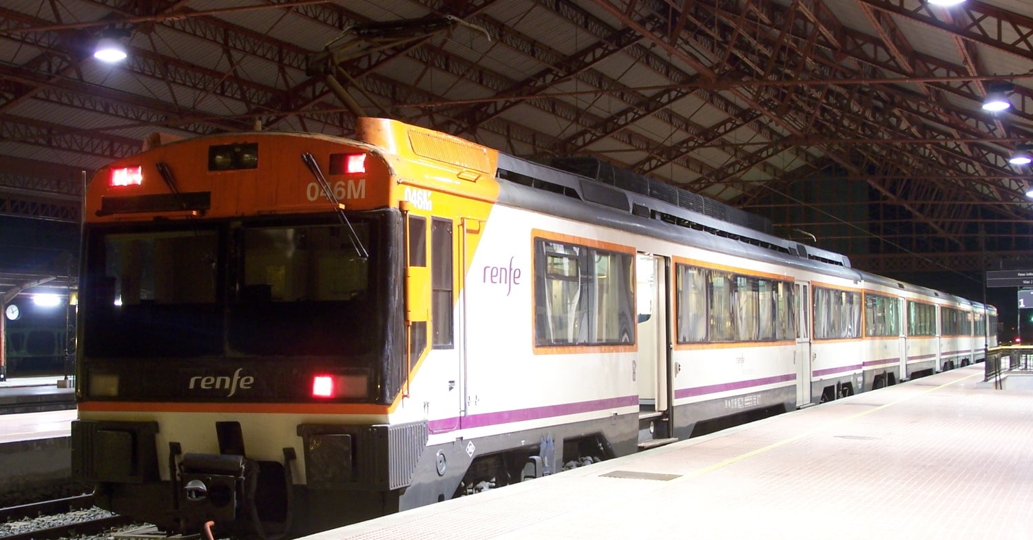 Tren de la serie 470, encargada de prestar algunos trenes de Proximidad de Renfe. VARIAS FOTOS.