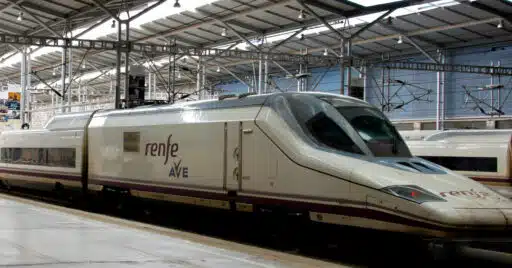 Trenes AVE de Renfe en la estación de Málaga María Zambrano. CC BY SA FRIEDRIK RUBENSSON