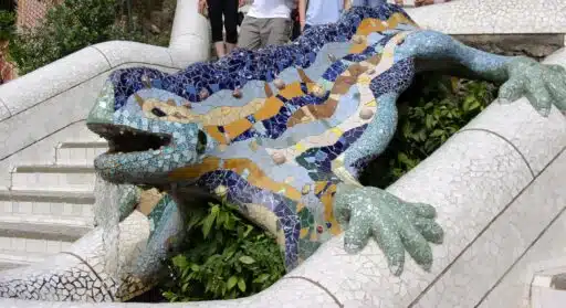 Fuente dragón o salamandra en el Parque Güell (CC BY SA) BAIKONUR-WIKIMEDIA COMMONS.