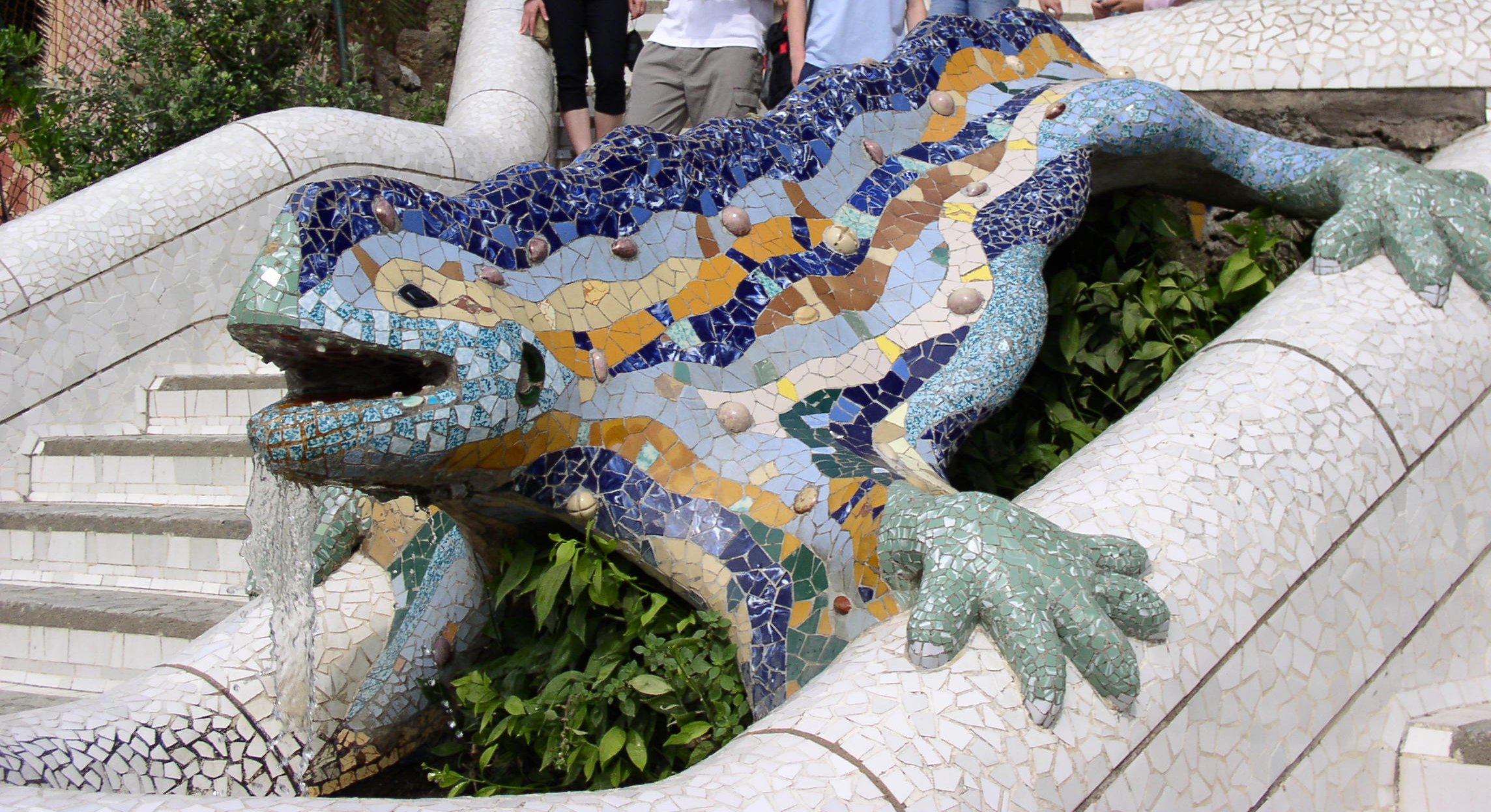 Fuente dragón o salamandra en el Parque Güell (CC BY SA) BAIKONUR-WIKIMEDIA COMMONS.