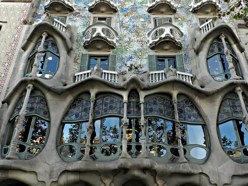 03 Fachada de la Casa Batlló. (CC BY SA) QUIM70-WIKIMEDIA COMMONS.
