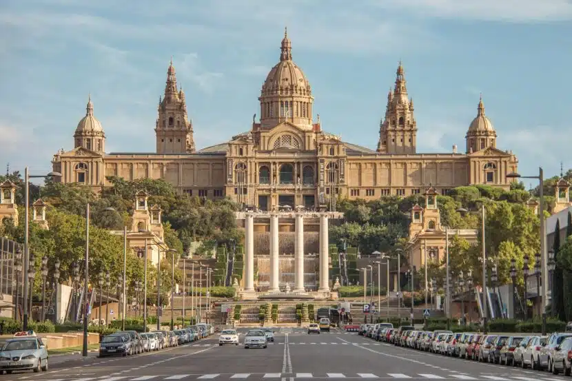 Fachada principal del Palacio Nacional de Barcelona, en Montjuic. (CC BY SA) JUANEDC-Wikimedia Commons.