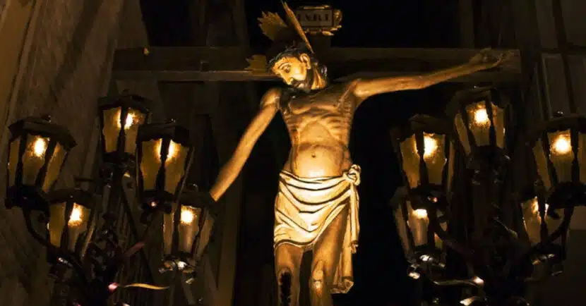 Cristo de la Vega durante una procesión de Semana Santa en Toledo. (CC BY SA) TXEMATOLEDO-WIKIMEDIA COMMONS. Imagen recortada.