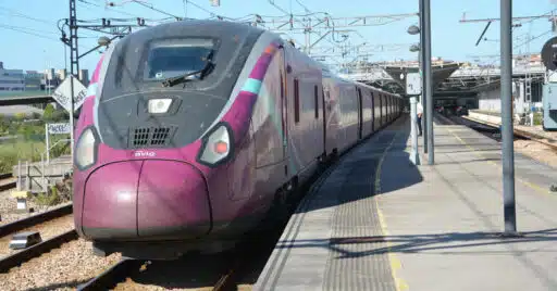Tren Avlo de Renfe en la estación de Gijón. © MIGUEL BUSTOS.