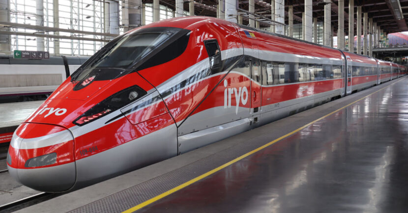 Tren de Iryo en la estación de Madrid-Puerta de Atocha (CC BY SA) TRENPATO-Flickr. Imagen recortada.