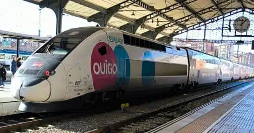 Tren de Ouigo España en la estación de Valladolid Campo Grande. © MIGUEL BUSTOS.