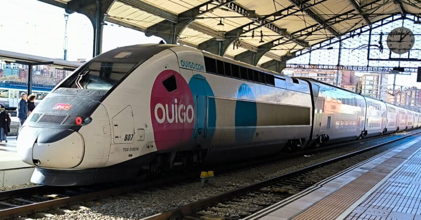 Tren de Ouigo España en la estación de Valladolid Campo Grande. © MIGUEL BUSTOS.