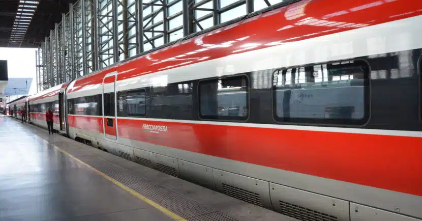 Iryo train on the Madrid-Seville route in Madrid-Puerta de Atocha. © CRISTINA TOLOSA.