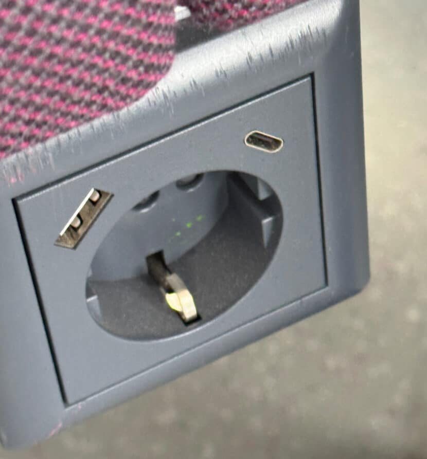 Uno de los enchufes, en primer plano. © CHRISTIAN MUÑOZ.