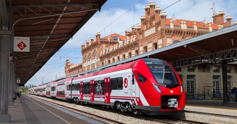 Uno de los trenes nuevos de Cercanías Madrid durante su presentación en Aranjuez. © LUIS MANUEL FRANCO.