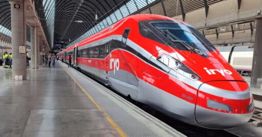 Tren de Iryo en la estación de Sevilla-Santa Justa. © CRISTINA TOLOSA.