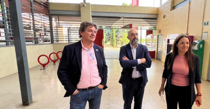 El Alcalde de Fuenlabrada y el Presidente de Adif en la estación de La Serna. © ADIF.