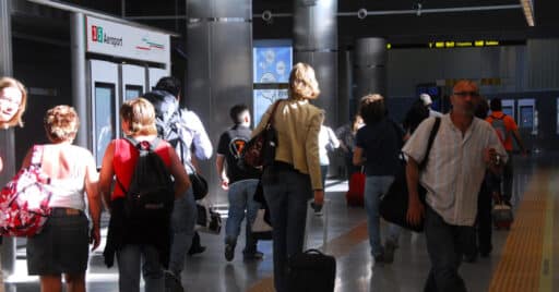 Passengers at the Aeroport station on the Metrovalencia network. © GVA.